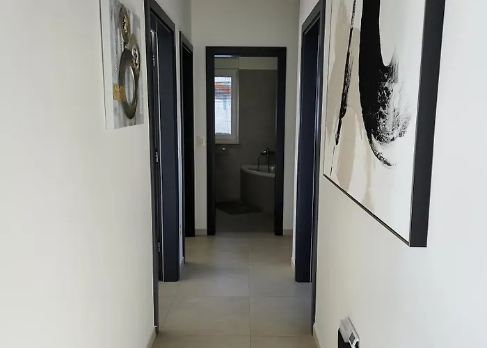 Skyadria Penthouse 维尔