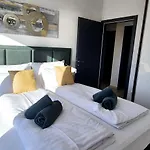 Skyadria Penthouse * فير