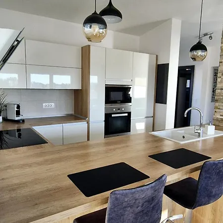 Skyadria Penthouse Apartment Vir